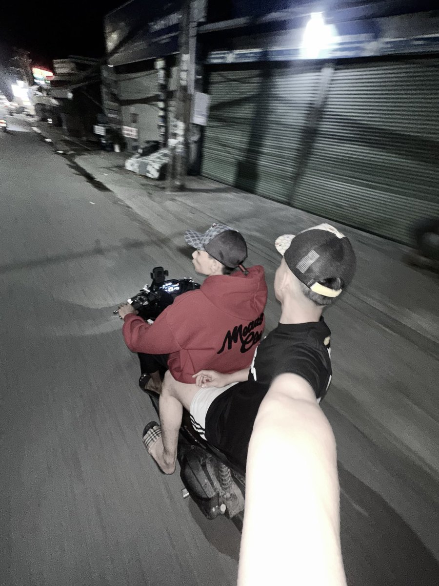 h_30th7's tweet photo. Cầm tìm bạn ở đức hoà https://t.co/vjsA3BMb8i