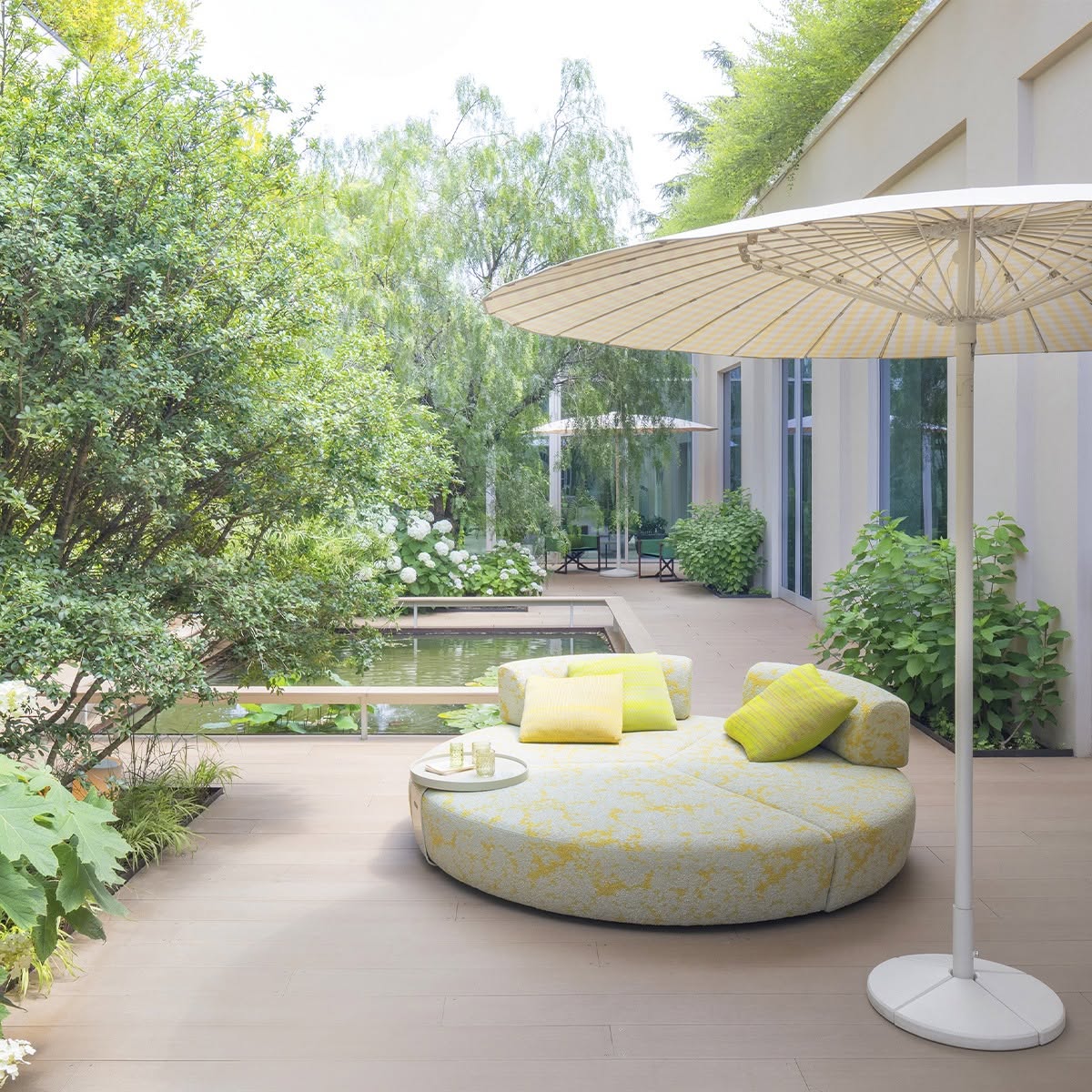 FormaSpazio's tweet photo. Paola Lenti: sistemi lounge outdoor, tessuti tecnici e colore definiscono una relazione continua tra arredo e paesaggio.
https://t.co/3B3wJLy7ez | https://t.co/znYP2qKmRI
#PaolaLenti #OutdoorDesign https://t.co/0cvIzRyCzL