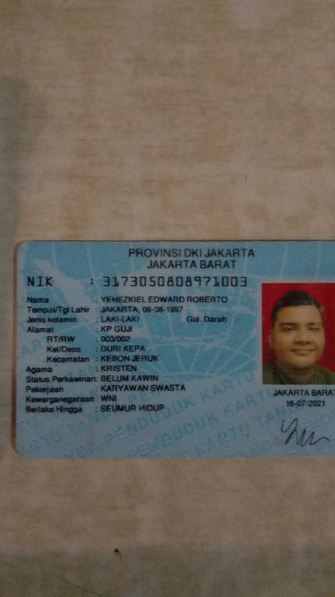 Cntiku69's tweet photo. 🚨 BANTU VIRALKAN / INFO KEBERADAAN! 🚨

Pria atas nama Yehezkiel Edward Roberto membawa lari uang modal bisnis Rp 50 JUTA!  
H-1 jadwal bayar (25 Juli), dia mendadak kabur, hilang tanpa jejak &amp; blokir semua kontak sejak pagi tadi!  

📍 Info Terakhir: JAKARTA BARAT https://t.co/cW6xGBlor8