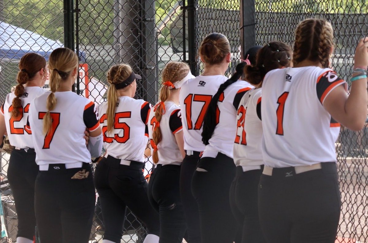 TaylorHigham_26's tweet photo. My travel ball career has come to a close after 9 years. Thanks to all my coaches and trainers and my parents. I will miss my teammates the most as we overcome injuries, blistering heat, freezing cold, and 10hr car rides to play the sport we love🧡 https://t.co/76ZArf86LV