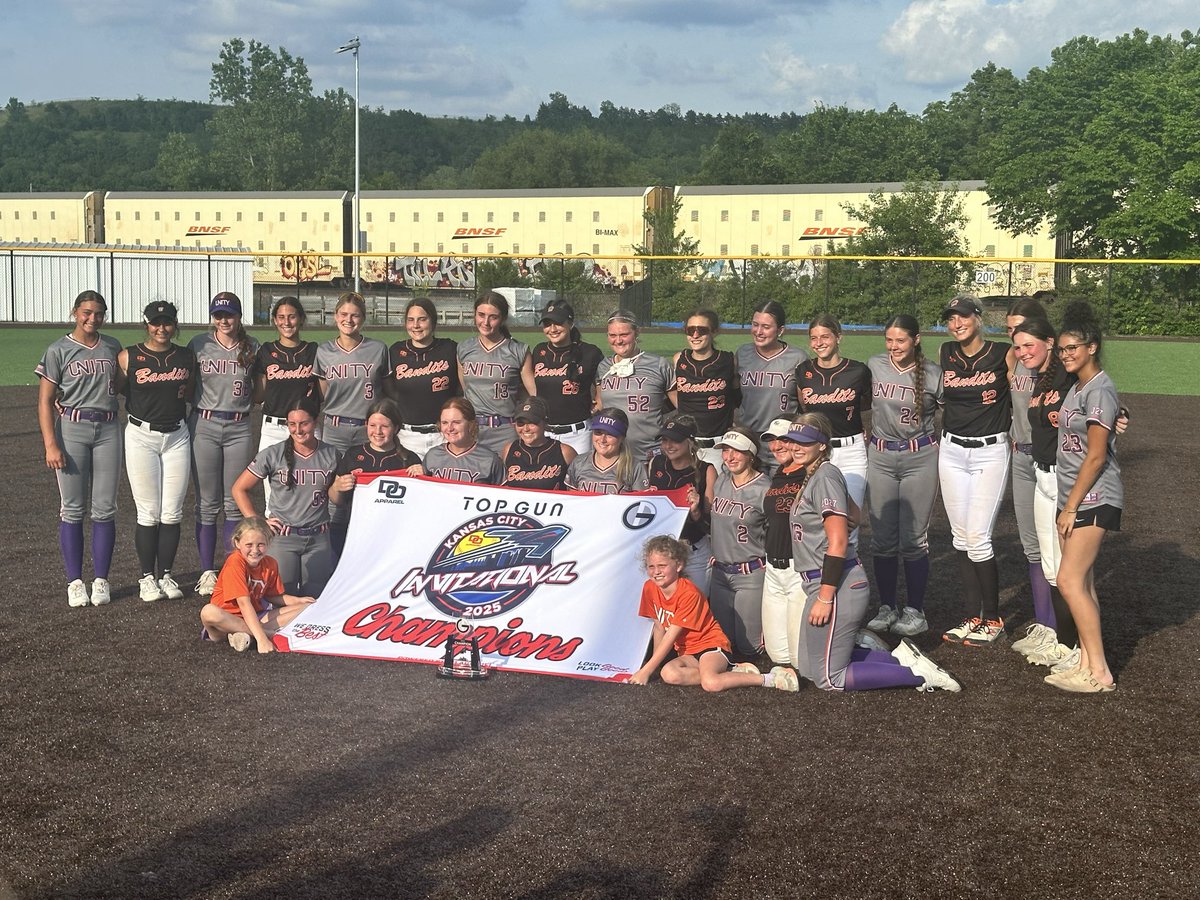 TaylorHigham_26's tweet photo. My travel ball career has come to a close after 9 years. Thanks to all my coaches and trainers and my parents. I will miss my teammates the most as we overcome injuries, blistering heat, freezing cold, and 10hr car rides to play the sport we love🧡 https://t.co/76ZArf86LV