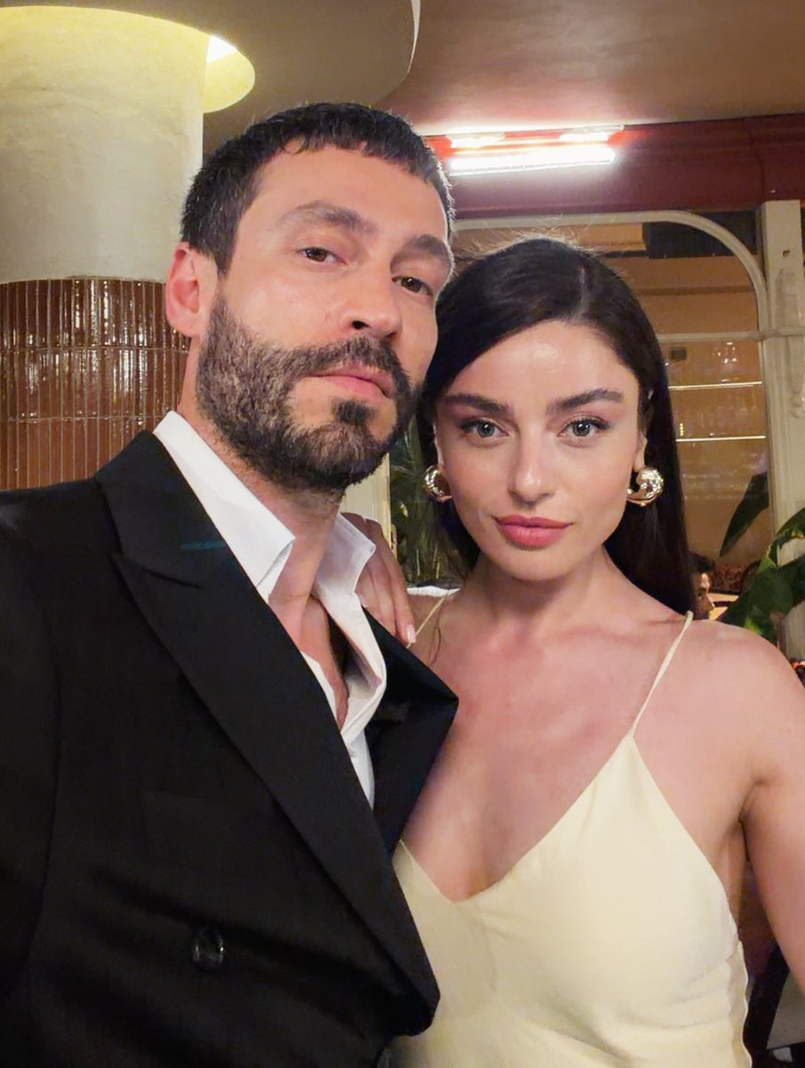 1001Dizi's tweet photo. 📸 Ayça Ayşin Turan &amp; Ekin Koç #MuhtemelAşk https://t.co/itLmLvcISh