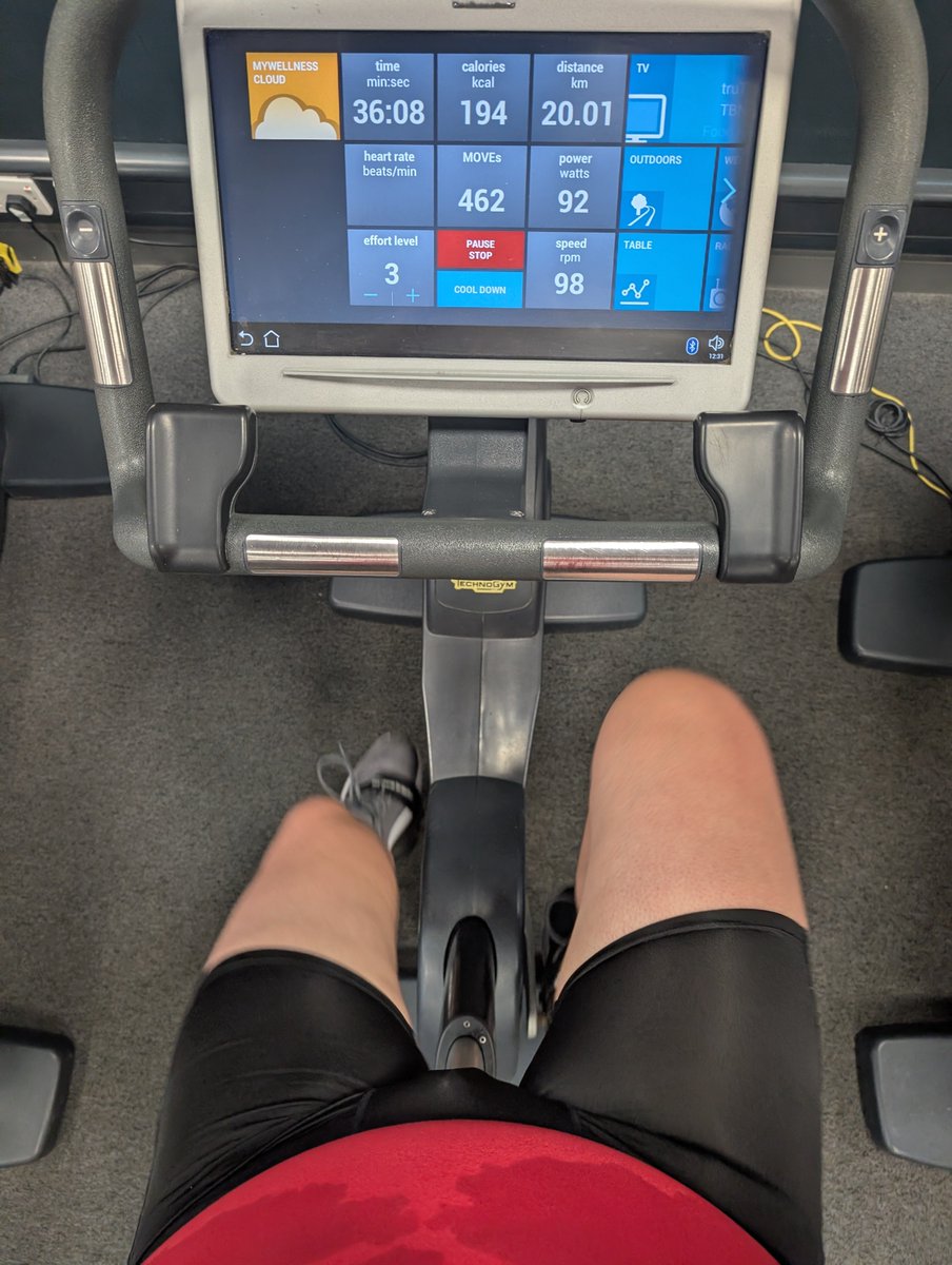 TNM031's tweet photo. Today's gym outfit was this combo...

Completed so far in 2026...
- 2290/2026km cycled
- 685/2026 flights on stairmaster
- 2460/4052 lengths swum
- 1900/2026 kneeling press ups
- 114 days plugged https://t.co/4vomDsUgqc