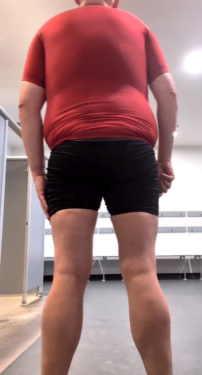 TNM031's tweet photo. Today's gym outfit was this combo...

Completed so far in 2026...
- 2290/2026km cycled
- 685/2026 flights on stairmaster
- 2460/4052 lengths swum
- 1900/2026 kneeling press ups
- 114 days plugged https://t.co/4vomDsUgqc