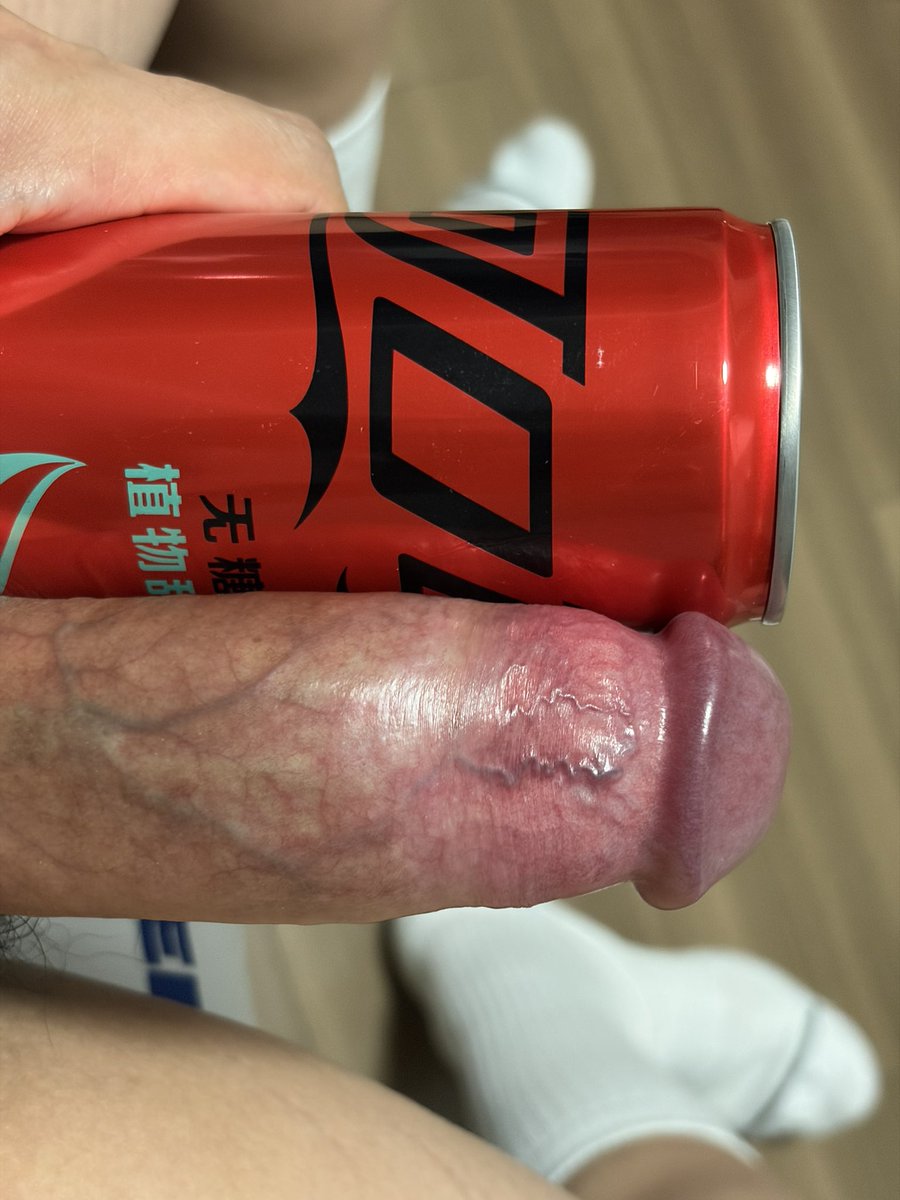 colaww2's tweet photo. 可乐爸爸请你喝可乐，然后用可乐罐一样粗的滚烫鸡巴操你，最后再加速狠狠内射进去，每一次配种都都能让你怀上爹的野种 #chudai #内射 #野爹 #配种 #精杯 https://t.co/LfKcnGRneV