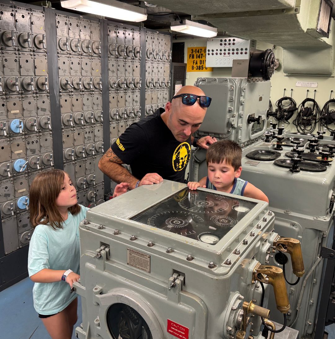 BattleshipNJ's tweet photo. Looking for something to do this weekend? Bring the family aboard Battleship New Jersey and stop by Aft Plot, home to the Mark 8 Rangekeeper. This electromechanical computer once calculated firing solutions for the battleship's 16-inch guns, and the gears inside are still operational today. Turn the knobs yourself and get a hands-on feel for how an analog computer actually worked. Aft Plot can be found on the blue tour line and is open to the public.