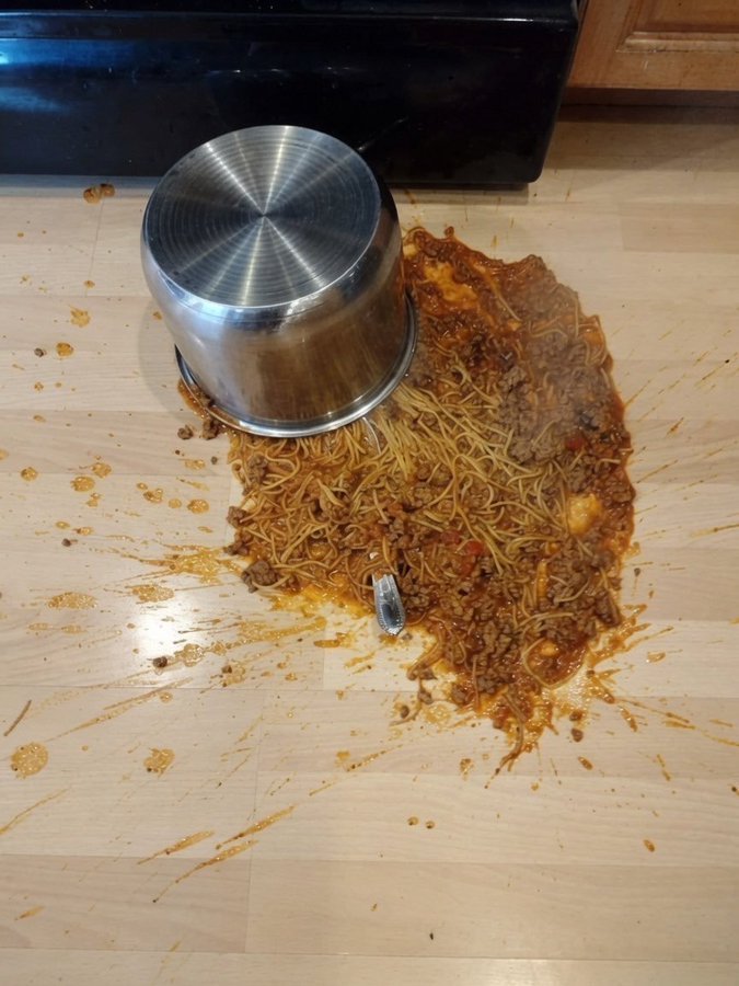 Thizizpascal02's tweet photo. How this food know say I just mop this floor https://t.co/lxa1iBoE9s