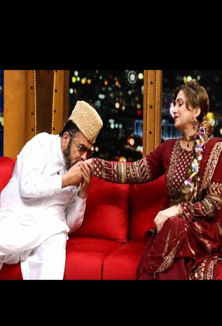 MaidahMuhammad's tweet photo. یہ بے ہودہ شخص دین کو بدنام کر رہا ہے مگر مجال ہے کسی عالم کی غیرت جاگی ہو ۔ مجال ہے اس شو میں بیٹھنے والے اینکر نے غیرت ایمانی کا ثبوت دیا ہو ۔۔ 

سوشل میڈیا پر ایک ویڈیو تیزی سے وائرل ہو رہی ہے جس میں مفتی عبدالقوی ایک ٹی وی پروگرام "پبلک ڈیمانڈ" میں شریک ہیں۔ پروگرام کے دوران انہوں نے اپنے ساتھ بیٹھی خاتون کا ہاتھ پکڑ کر اس کا چومنا شروع کر دیا۔ 

 خاتون کو جانو مانو سہاگ رات کی ٹائمنگ تک ڈسکس کی  ساتھ یہ بھی بتا دیا ہر ہفتے میں اک رات سہرا بندی کیلے لازمی ہے ۔ پہلے جانو مانو والی باتیں ہونگی پھر جیسے جیسے باتوں میں شدت اے گی سہرا قریب اتا جاے گا اور پھر سہرا پہنا دیا جاے گا ۔ 

 یہ دین اسلام کو بدنام کر رہا ہے اور اتنی گندے گفتگو نیشنل ٹی وی پر چل رہی ہے وہ بھی پرائم ٹائم پر ۔۔ 

اس پر 295  لگنی چاہیے ۔۔ اس شخص کے خلاف اواز اٹھائیں جو دین کو غلط طریقے سے  نوجوانوں کے سامنے  پیش کر رہا ہے اس کے ساتھ اینکر محسن عباس کو بھی لٹکائیں جو ایسے سوال پوچھ کر دین اسلام کو بدنام کروا رہا  ہے ۔۔ ریحان طارق کو تو لٹکا  دیا اس کے خلاف کیوں نہی لگ سکتی ۔ 

بیشرمو شوگر بے بیز ڈانسر کے ساتھ تمھارے ویوز کم پڑ گئے تھے جو لائیو شو میں کسنگ اور سہاگ رات اور زو معنی جملے  فحش  گفتگو شروع کی۔۔ اگر اس  دین فروش ملا اور اینکر پر کوی کاروای نہی ہوتی تو ہم سبکو ڈوب کر مر جانا چاہیے ۔۔ 

ہر چیز انکے کیلے تماشا ہے ۔