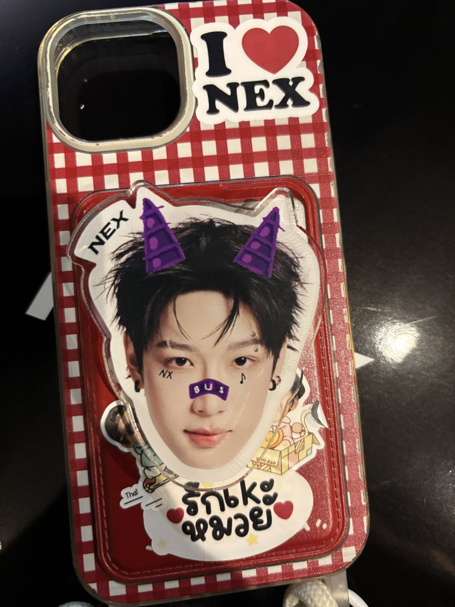 nexxoyou's tweet photo. Griptok น่ารักมั้ย ? 
ไทย : ของฟรียังดีกว่า 

55555555555555
ทำดีๆของอฟชนะเฟ้ยย

#THAIchayanon #NEXnattakit 
#BUS_LIGHTASONE_D1 https://t.co/sAHLfTRFPn
