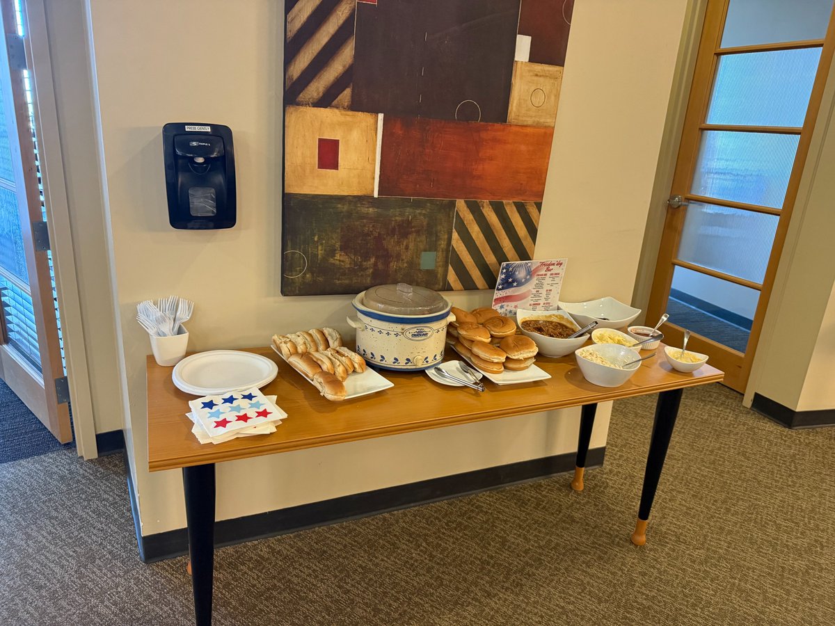 317virtual's tweet photo. We love our partnership with Your Office USA Orlando! Their Class A downtown Orlando office space is top-notch, and they always bring tenants together with fun networking events.  We had a great time at their Fourth of July picnic!#317VirtualServices #Networking #DowntownOrlando https://t.co/gRh2xYesVK