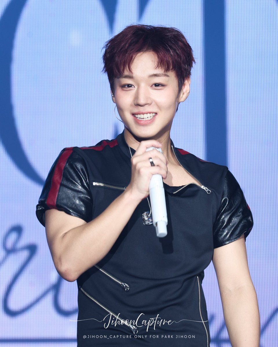 jihoon_capture's tweet photo. 不知所措的抓頭，可愛死了😭😭😭

20260718
[ RE:FLECT ] ASIA FAN CON IN Singapore
#PARKJIHOON #朴志訓  #박지훈 https://t.co/n4lfNrfehl