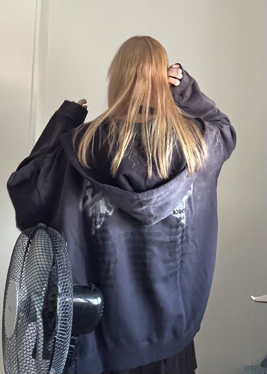 crystarte's tweet photo. from une réponse Twitter to la veste + meilleure rencontre ever + un petit cadeau trop mimi merci pour tout j’en reviens toujours pas 🥹💜 https://t.co/CChmoPpzWu