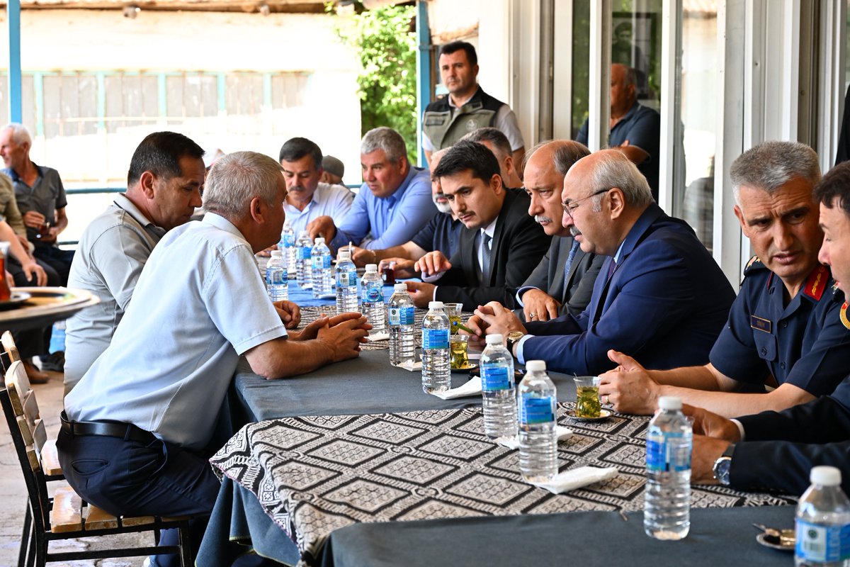 akadirpolat1's tweet photo. 📍Denizli | Acıpayam | Güney Köyü

Denizli Valimiz Sayın @yskosger ile birlikte; köy içi yolda sürücüsü olduğu traktörün devrilmesi sonucu meydana gelen elim trafik kazasında hayatını kaybeden Selver Güngör (24) için Güney Köyü Camii’nde kılınan cenaze namazına katıldık.

🇹🇷 Şehidimiz Emin Güngör’ün yeğeni olan merhume Selver Güngör’e Allah’tan rahmet, Güngör ailesine ve yakınlarına başsağlığı diledik. 

Toprağa küsmeden kırsalda azimle üretime devam eden, Bakanlığımız “İyi Tarım Uygulaması Sertifikalı” ve Orman İdaremiz “ORKÖY destekli” seracılık yapan Güngör ailesine Cenab-ı Allah’tan sabr-ı cemil dilerim. 
@ibrahimyumakli 
@TCTarim
@TC_icisleri