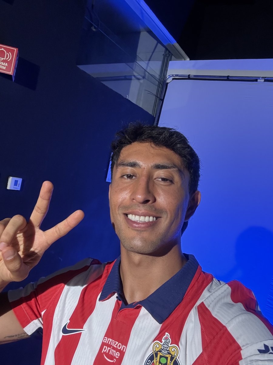 Chivas's tweet photo. ¡Buenos días, Rojiblancos! ✌️

🔜 Ya es viernes y mañana nos vemos otra vez en casa 🤩

¿Están listos? 👀 https://t.co/GFtZmjsOXp
