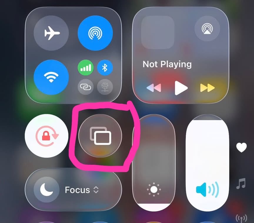 Miss_Halimatu's tweet photo. 99% of iPhone users don't know about this and have never used it. 🤔🤔😂 https://t.co/bGte5bMsup