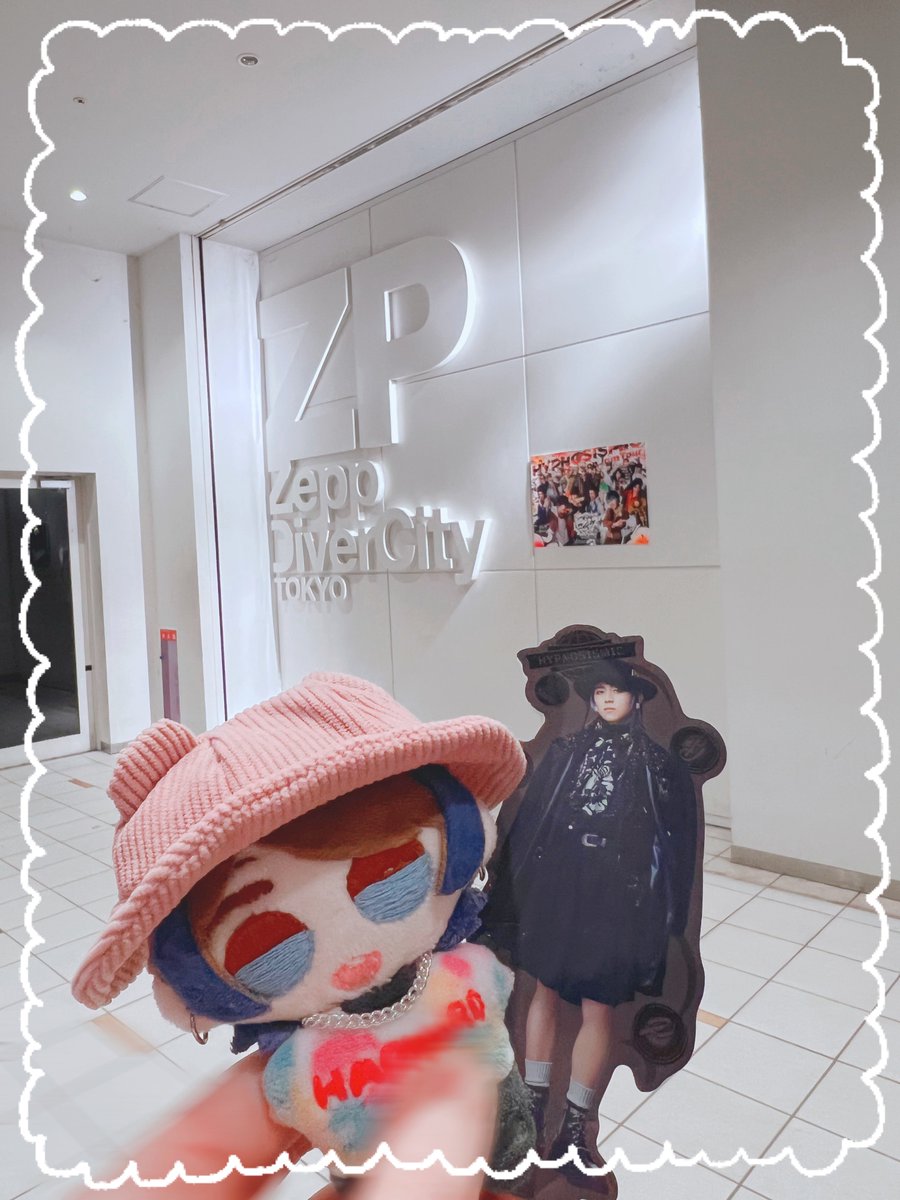 auie_001's tweet photo. 最近りんどうさんのぬい（マスコット）を作りまして。一緒におでかけできて楽しい。 https://t.co/Ug4liyKQ0M