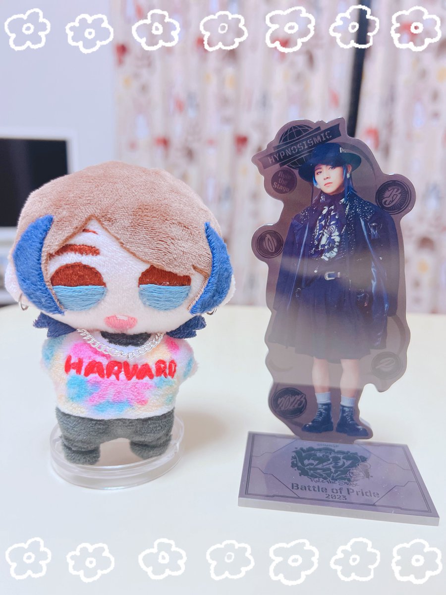 auie_001's tweet photo. 最近りんどうさんのぬい（マスコット）を作りまして。一緒におでかけできて楽しい。 https://t.co/Ug4liyKQ0M