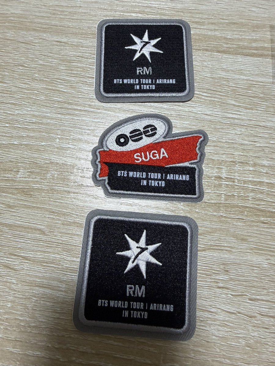 MAJIN124ARMY's tweet photo. グッズ交換
BTS  ARIRANG  アリラン 東京
ワッペンステッカー  ワッペン 交換

譲 : RM ✖️2、SUGA  ユンギ 
求 : JUNGKOOK   〉JIN  〉BTS

重複したので交換希望です🙂
郵送交換希望です！
検索からもお声かけお願いします☺️

#BTS_ARİRANG https://t.co/XVlFask1PE