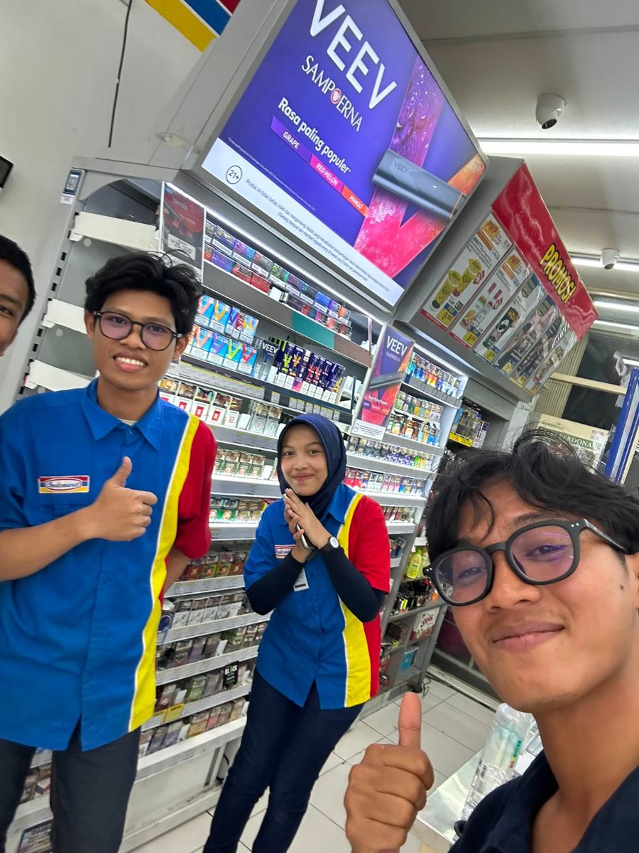 merapi_uncover's tweet photo. Mau ngucapin banyak-banyak terima kasih dan apresiasi sebesar-besarnya buat pegawai Indomaret R.E. Martadinata Wirobrajan, Yogyakarta! 🙏✨
Kronologinya:
Siang tadi sekitar jam 2, saya sempat COD di Indomaret tersebut sambil membawa tas yang berisi beberapa handphone. https://t.co/qoKbNmWMUb