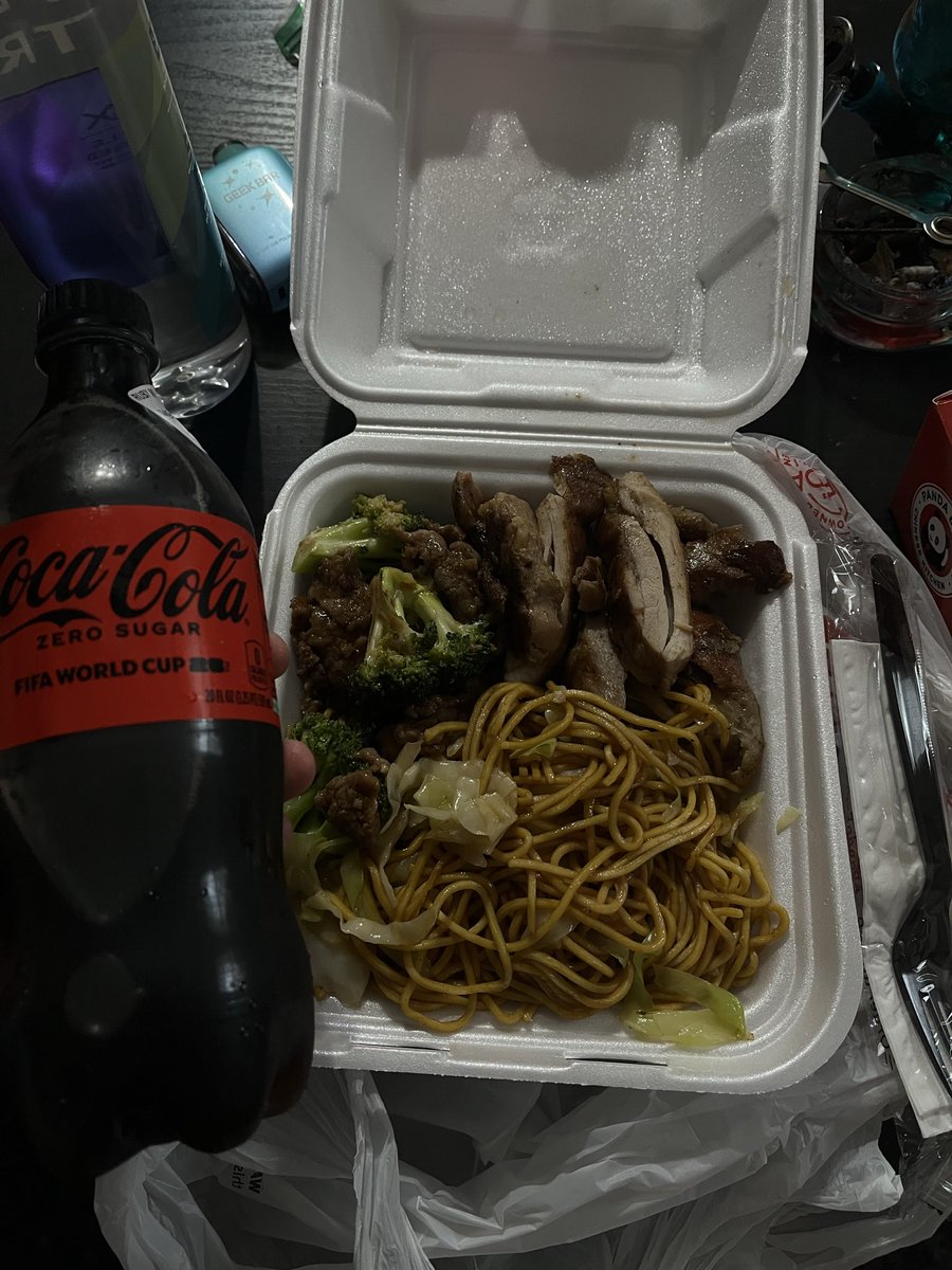strvingpuppi's tweet photo. got my panda my one meal today equaling 1175 cals 😋🤤 https://t.co/ezc5SnSa6F