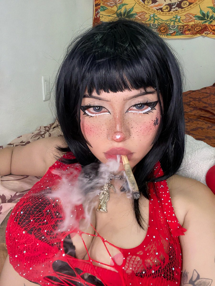 KiwiiFriv's tweet photo. Buenos días amores!! Un porrito para iniciar bien el día 🚬🍀❤️ como durmieron? https://t.co/fNWjpyQcHd