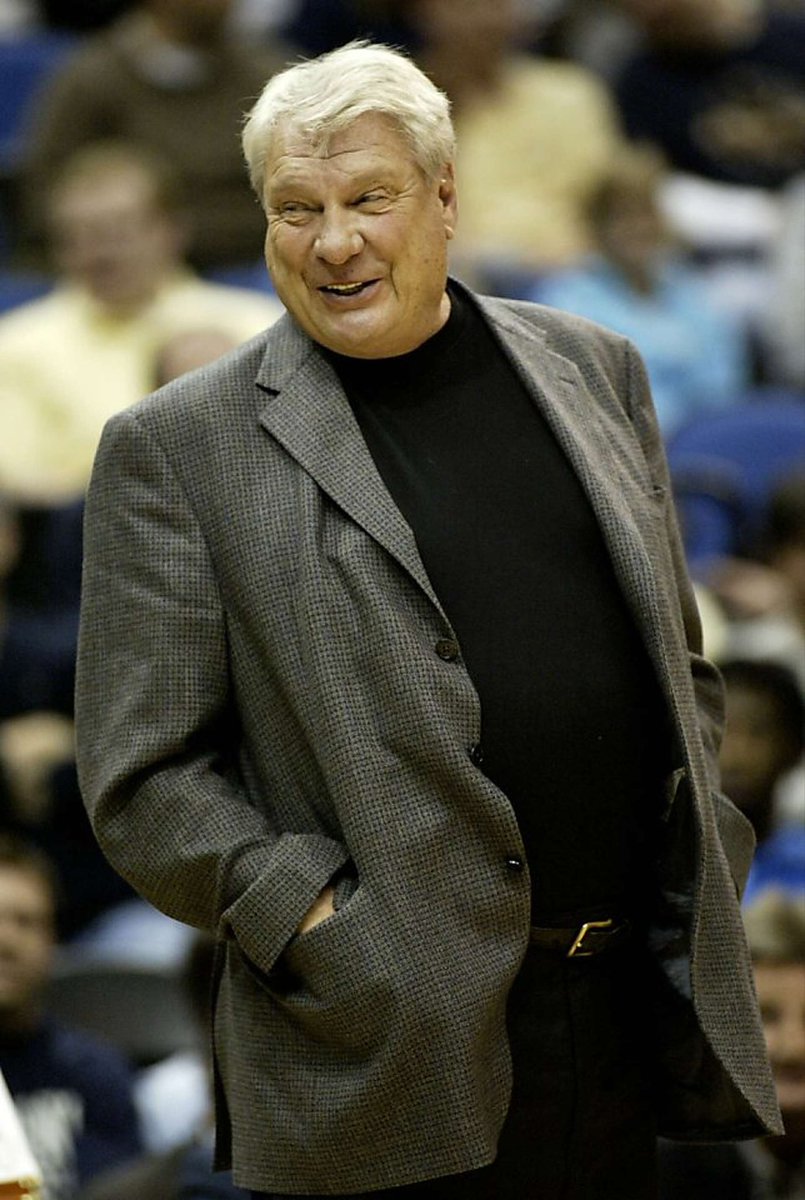 Dee1AnOnlyy's tweet photo. Suit jacket, adult hair not some spiky nonsense, handsome, & wouldnt give Steph “Podz” as his 2nd option. #KerrOut https://t.co/Yk5bDCAYEH