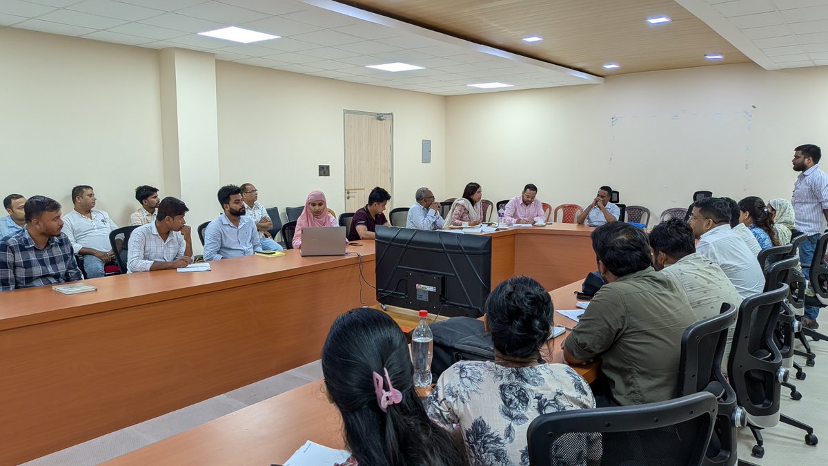 JJMBarpeta's tweet photo. #JJMUpdate @dcbarpeta_ reviewed the contractors who has not yet resumed #JJM works after lifting Standstill and instruct them to adhere the timeline fixed by @JJM_Assam 
#JalJeevanMission
#JJMAssam
#HarGharJal https://t.co/I4KRFghNoV
