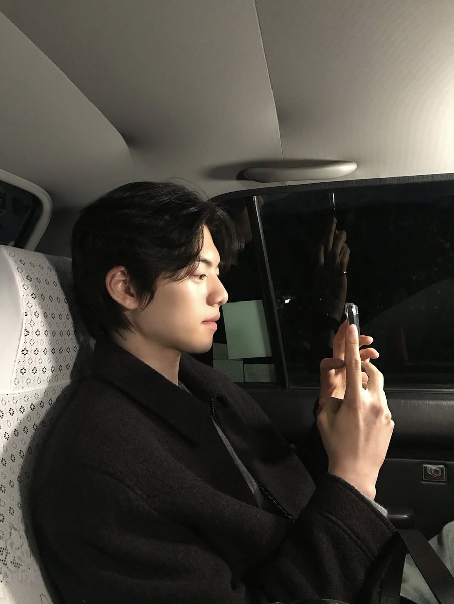 kyung2luv's tweet photo. 우열 인스타 15만 축하
20만 가쟈 https://t.co/6jtSV5VS3w