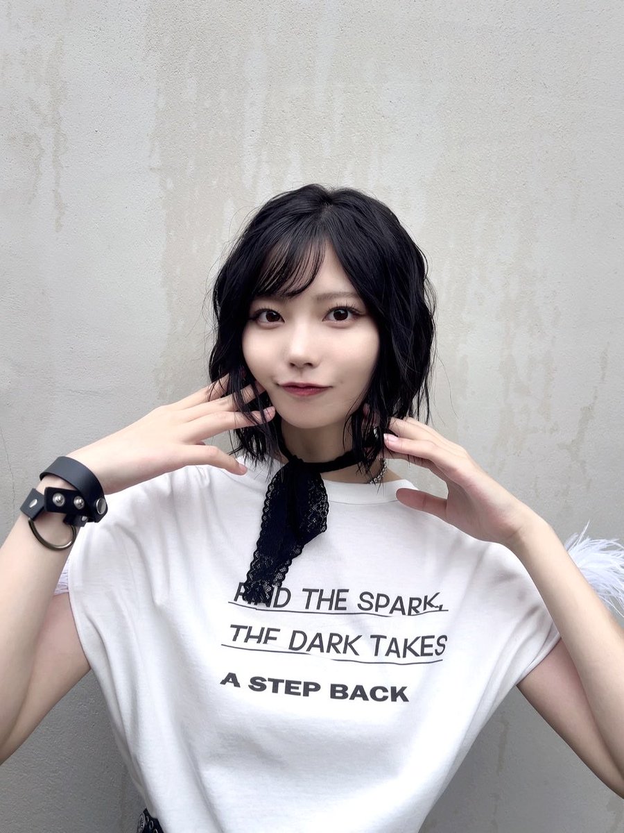 NI4O6's tweet photo. 今日のMステもそうだったけど、アルノのこのメイク、ビジュ、好き。
乃木坂で活動する時にこのメイク許されることってあんまりないんじゃないかな？
そういう意味でも是非に及ばずって本当に幅が出て最高だ https://t.co/r5wE8yvbvY