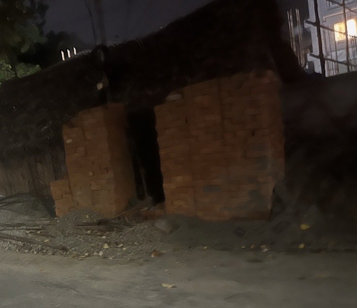 chessdunk's tweet photo. @chennaicorp @CMOTamilnadu Complaint #2026-808YIM closed without resolution on Murugesan st:

Debris &amp; bricks fully occupy public platforms &amp; road.

Heavy cement coating tree bases chokes roots, posing severe tree-collapse hazard to the public. Pls resolve 

@chennaicorp 

@CMOTamilnadu 

@GCC_Commissioner https://t.co/Xuo5Ecq8LJ