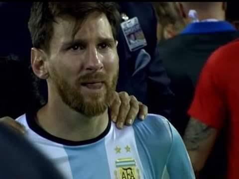 DiegoRibas97's tweet photo. Messi with 🇦🇷:
1. Hope and ambition
2. Defeats, suffering and almost giving up
3. Comeback, reward and ultimate happiness
4. The final reality check. Everything in life is fleeting, nothing lasts forever.

The most poetic story in football history. Bittersweet. https://t.co/OctyUroE3k