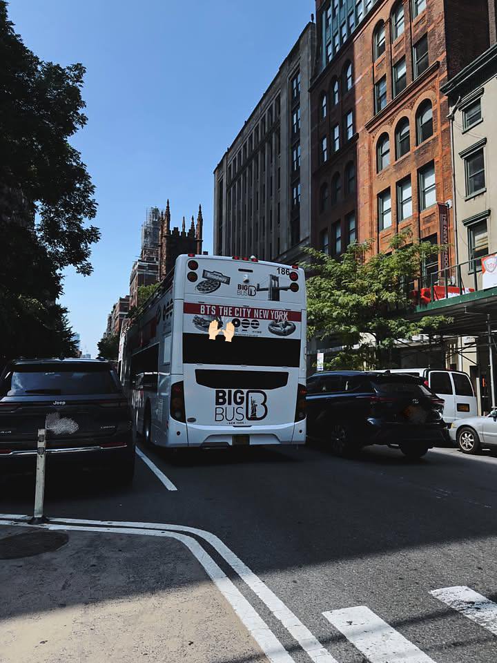 j1nzhu0o_'s tweet photo. Oh there's already an Arirang City Bus in New York~🚌🗽 https://t.co/J7pijjxJi6