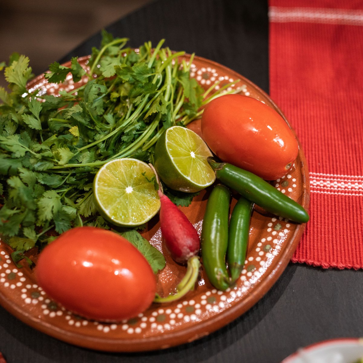 NebraskaWeight's tweet photo. The Hidden Power of Herbs: Cilantro is more than a garnish! This vibrant herb is rich in vitamins A, C, and K, which help boost immunity, improve vision, and promote healthy bones. It may also help detoxify heavy metals from the body, making it quite astonishing! https://t.co/18uTbGZjFz