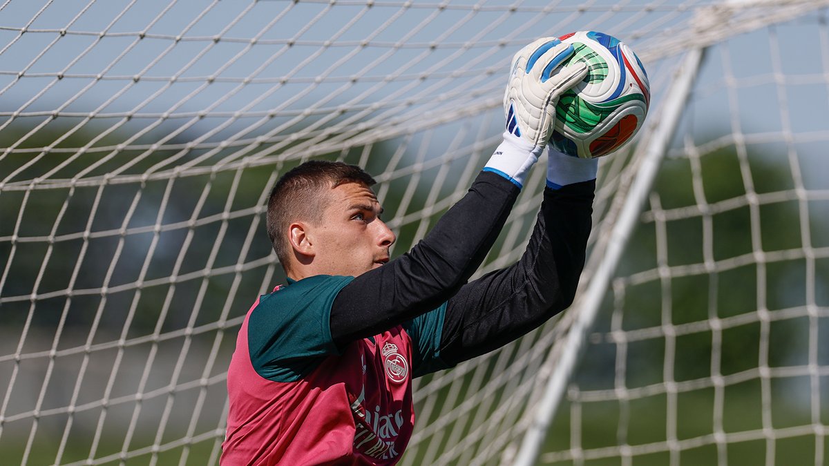 realmadridfra's tweet photo. ⚽ 🥅 🧤 https://t.co/687tAxj15j