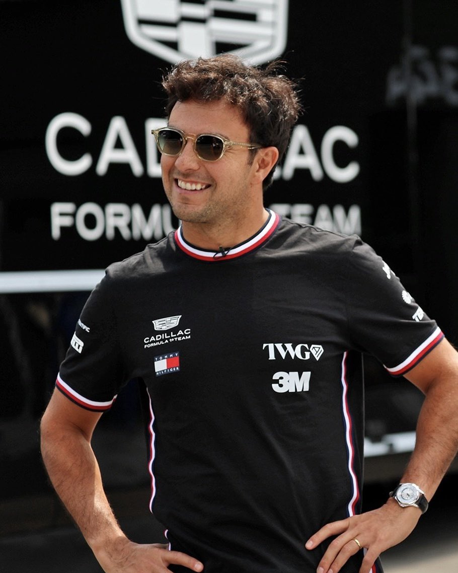 scuderiavogue's tweet photo. Estoy enamorada de un hombre (Checo Pérez). https://t.co/jEef2Ff9cY