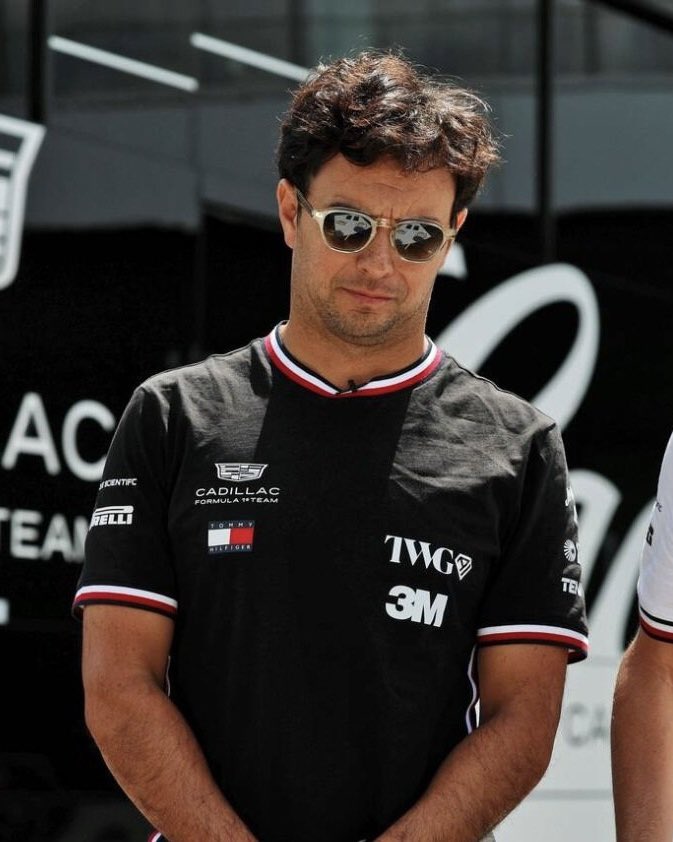 scuderiavogue's tweet photo. Estoy enamorada de un hombre (Checo Pérez). https://t.co/jEef2Ff9cY
