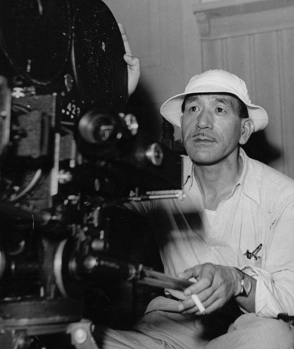EnginArapoluu's tweet photo. MUBİde Japon yönetmen Yasujiro Ozu'nun 7 filmini izledim.
Aile bağları, evlilik ve yoksulluk gibi konuların ustalıkla işlendiği, basit senaryolu, çoğunda aynı oyuncuların rol aldığı ve karakterlerin yüzlerinde tebessümün eksik olmadığı bu hayli uzun filmler ruhumu dinginleştirdi https://t.co/Wfortc18Jx