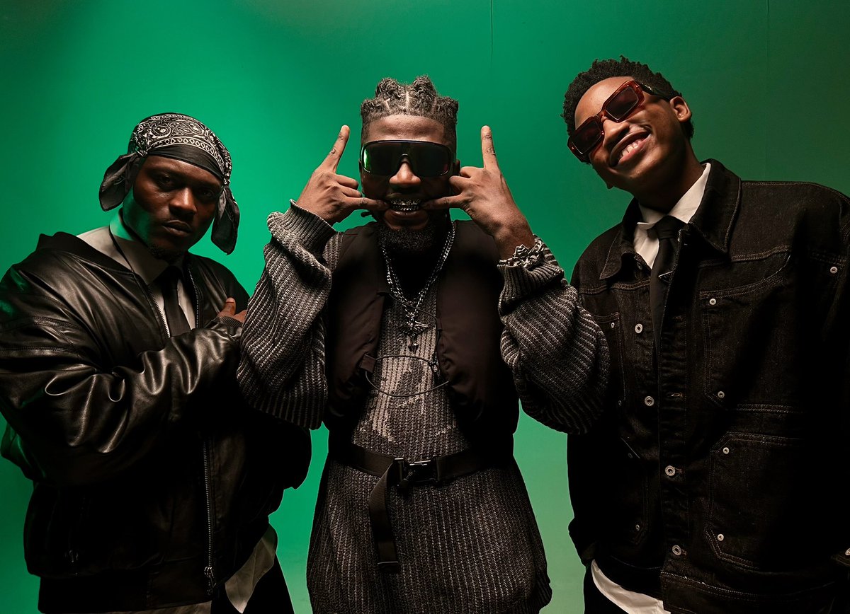 Fidji_winner's tweet photo. 🚨 RENDEZ-VOUS DEMAIN À 17H00 🚨
Le moment est arrivé…
FIDJI WINNER x @trois_officiel
CHAIRE-CHAIRE 🎬
Le clip que vous attendiez débarque demain.
💥💥💥 https://t.co/fx8bMc9SgS