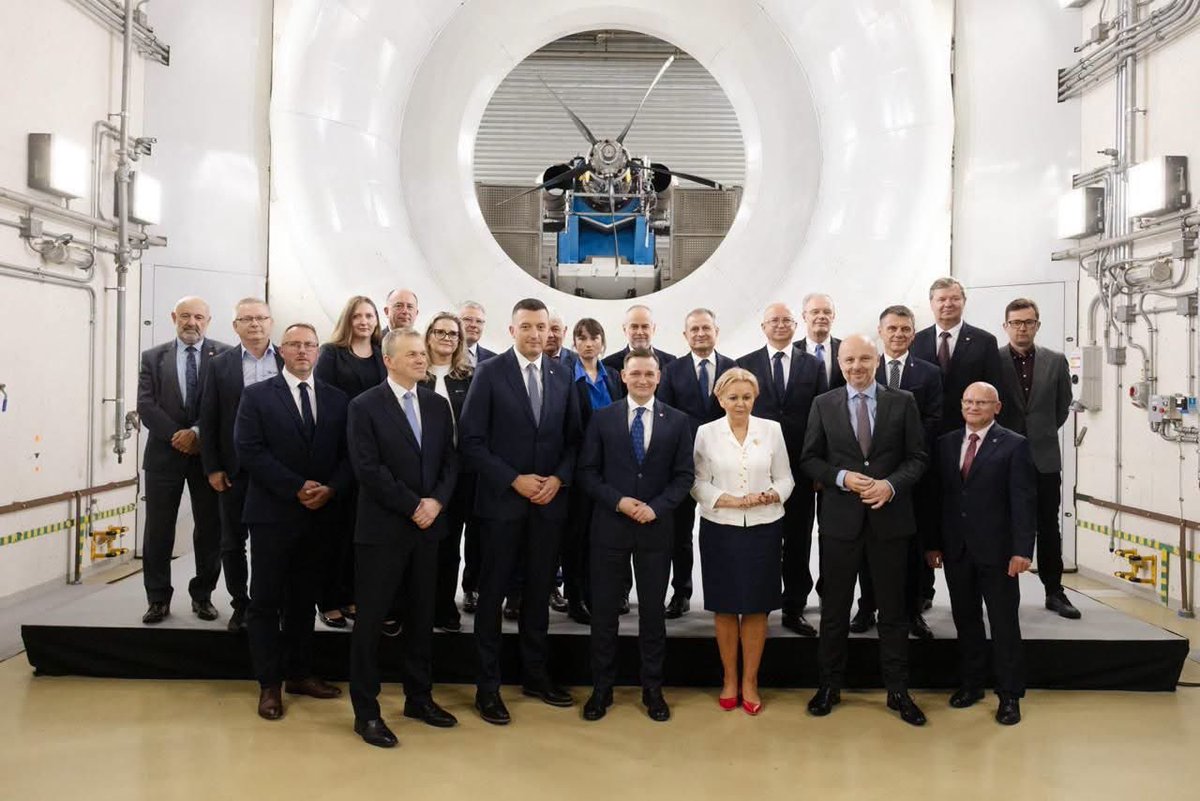 TKH_Teresa's tweet photo. ✈️ W Pratt &amp; Whitney Rzeszów, z udziałem Sekretarza Stanu w Ministerstwie Rozwoju i Technologii @JarosMichal ogłoszono powołanie Rady Przemysłu Lotniczego przy Premierze RP.
ℹ️W moim imieniu w wydarzeniu uczestniczył @JerzyTabin 
fot. Tadeusz Poźniak
#Podkarpacie #Lotnictwo https://t.co/Qd6pwhFTSN