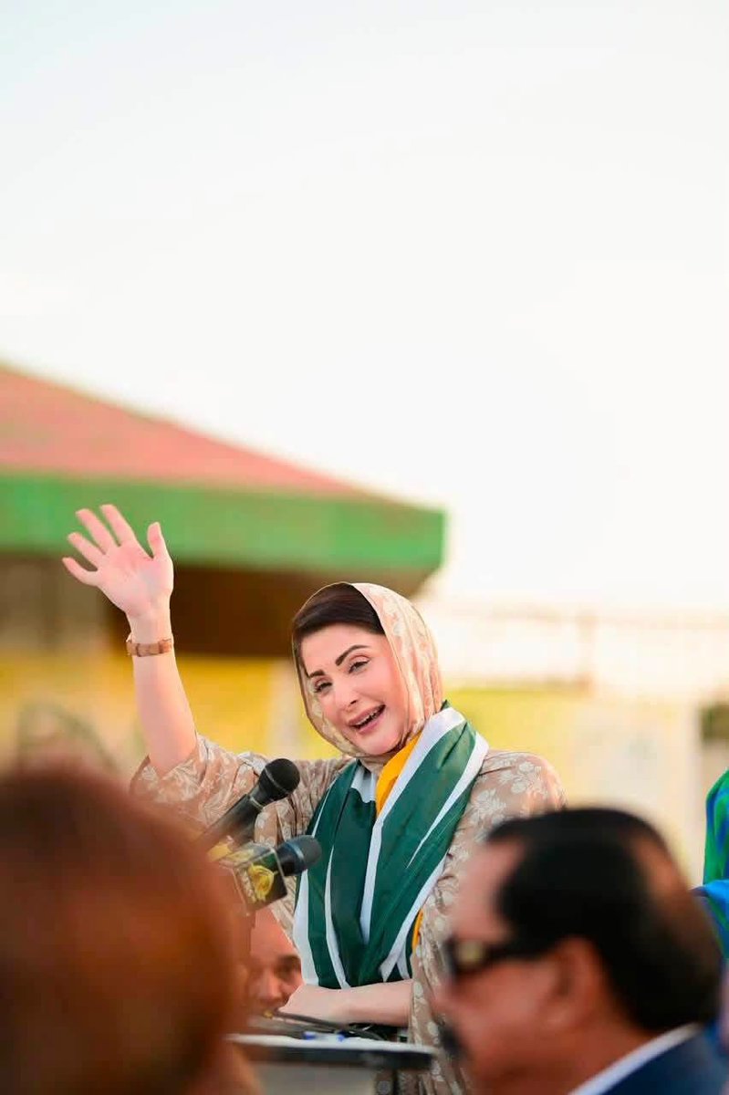 MeerTaimur's tweet photo. مسکراہٹیں امید بانٹتی ہیں، اور قیادت اعتماد پیدا کرتی ہے۔

میرپور میں محترمہ مریم نواز صاحبہ کا پرتپاک استقبال، جہاں ان کا ہر انداز عوام سے محبت اور خدمت کے عزم کی عکاسی کرتا ہے۔

#MaryamNawaz #Mirpur #Election2026 https://t.co/PDCsqJ96GL