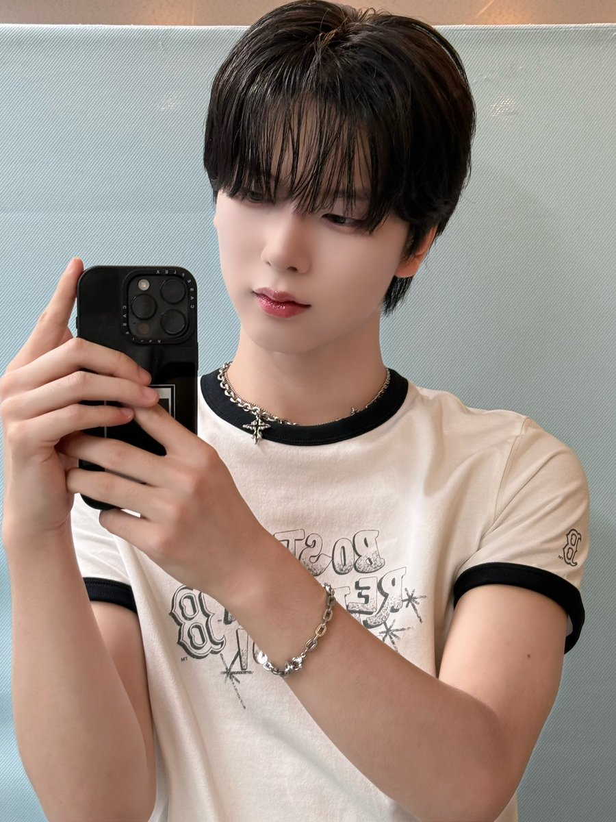 dowoniS2k's tweet photo. 함만 안아보는거 허락해도... https://t.co/77vr49u2ao