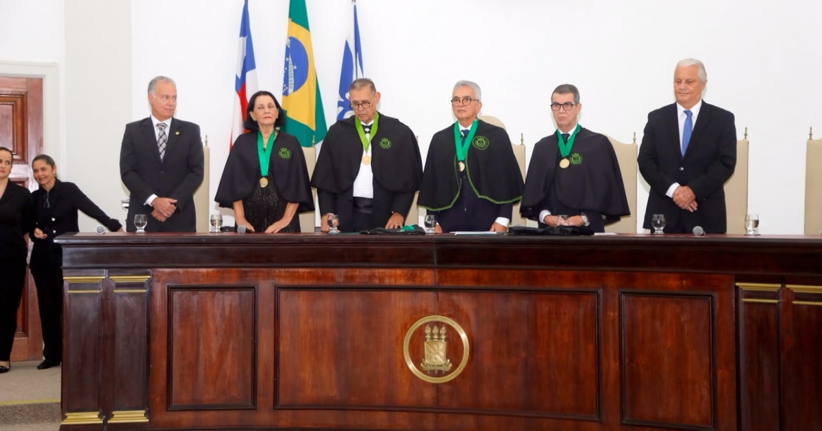 bnsaude's tweet photo. Academia de Medicina da Bahia empossa novo membro titular https://t.co/DZA9fO8AuQ https://t.co/k7DVyaIp89