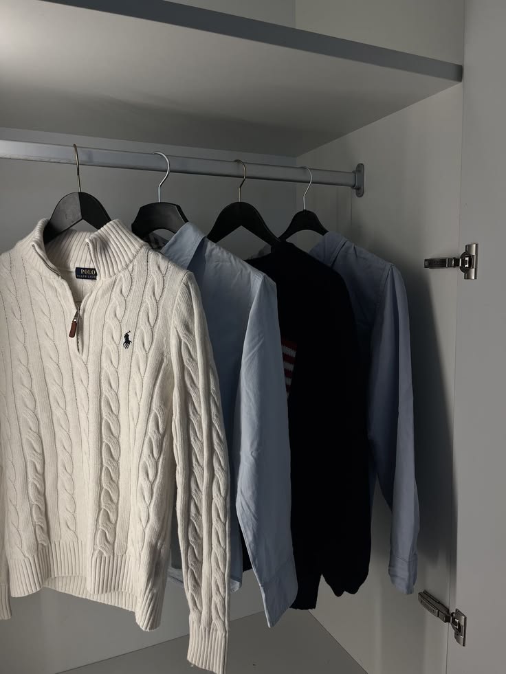 Prime_Asthetic's tweet photo. A man doesn't need a huge collection. He needs a curated one. ✨ https://t.co/xzAliOZws9