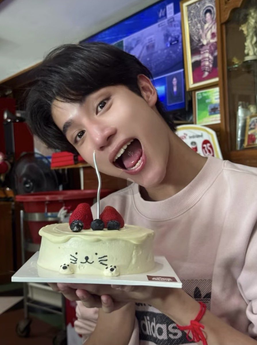 yormorr_'s tweet photo. น่ารักเนอะๆๆๆๆๆ🤲🏻🫶🏻

#ongsacelcius 🦌🥺 https://t.co/paAqAswSlR