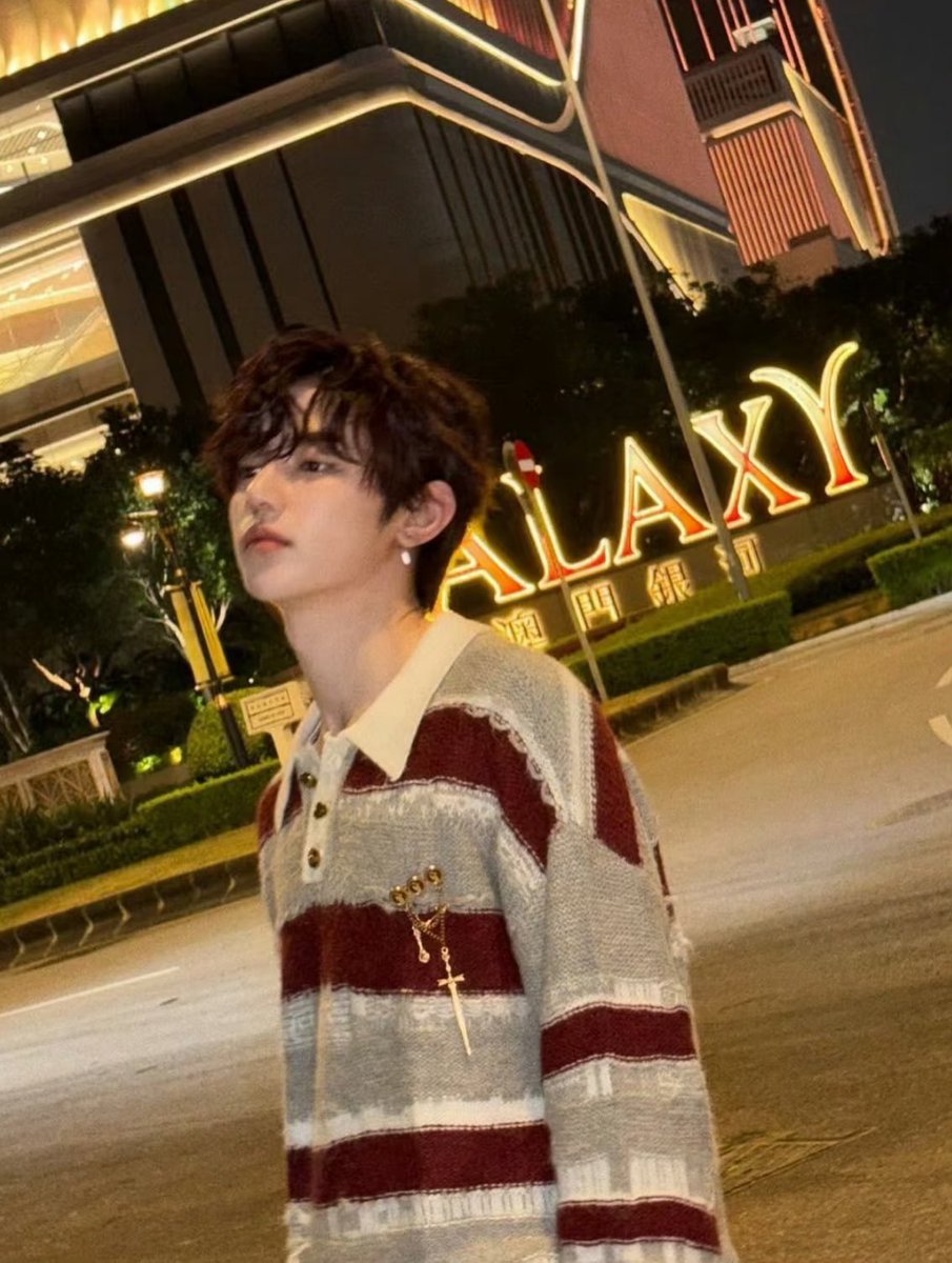 _8o18ocm's tweet photo. 241103🇲🇴✨️𖤐.·*⟡. ﾟ＿＿＿＿＿＿

銀河綜藝館的回忆, 永远忘不了...
生日快乐. 你永远是我最喜欢的人💫⟡.·

#17살_장하오_생일축하해
#26thSymphonyForZhangHao https://t.co/ndzjPpaMbh