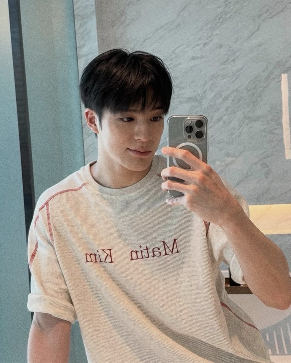 iB0nee's tweet photo. front                                                                   back https://t.co/Ne6Tc9hgxR