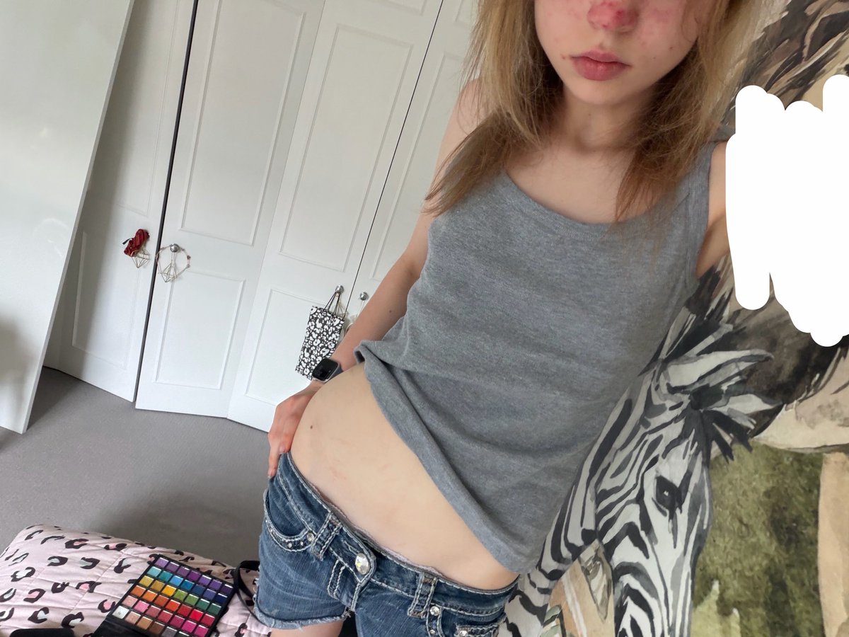 lSillytwt's tweet photo. Bothered with hair and makeup for the first time in a while. Censoring my arms because I’m scared of them looking fat

+Bodychecks. I really hope I haven’t gained :( https://t.co/NMrwZd19Zd