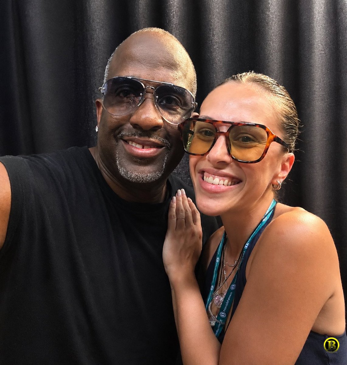 BrianFrasierM's tweet photo. Happy Birthday to my Sister Zoe Ranno 🎂🍾 Zooooooeeeeeeee! Enjoy your day! #unastoriaimportanteworldtour #bfmworld https://t.co/PYAsGa5ZwS
