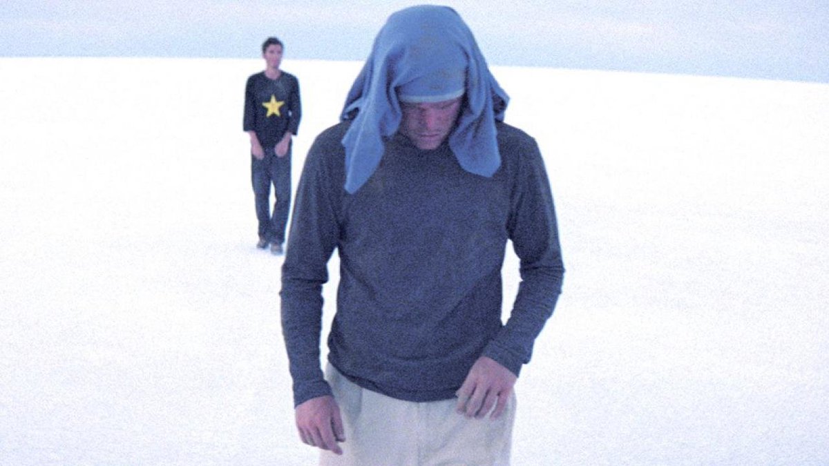 RuizVidal7's tweet photo. 'Gerry', Gus Van Sant, 2002 
Poème beckettien, magnifique film sombre sur l'amitié dans une nature terriblement hostile, bouleversant 🖤 https://t.co/4TDPo362ZV