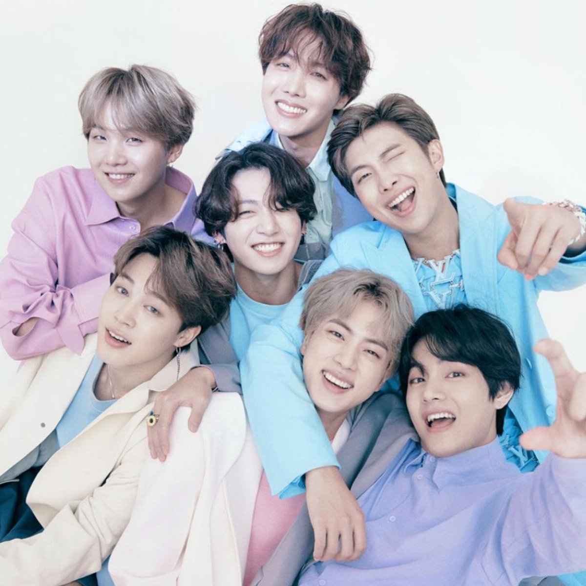 OldHenan's tweet photo. Brazilian influencer Pietra Bertolazzi says BTS fans, known as ARMY, have become a “criminal organization” after she says she was relentlessly targeted and attacked on social media. https://t.co/G0gCweVAO7